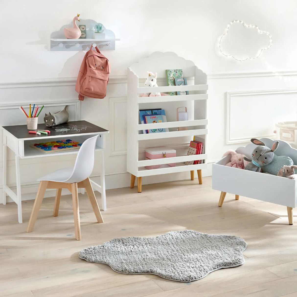 Weißes Bücherregal in Wolkenform für Kinderzimmer Atmosphera